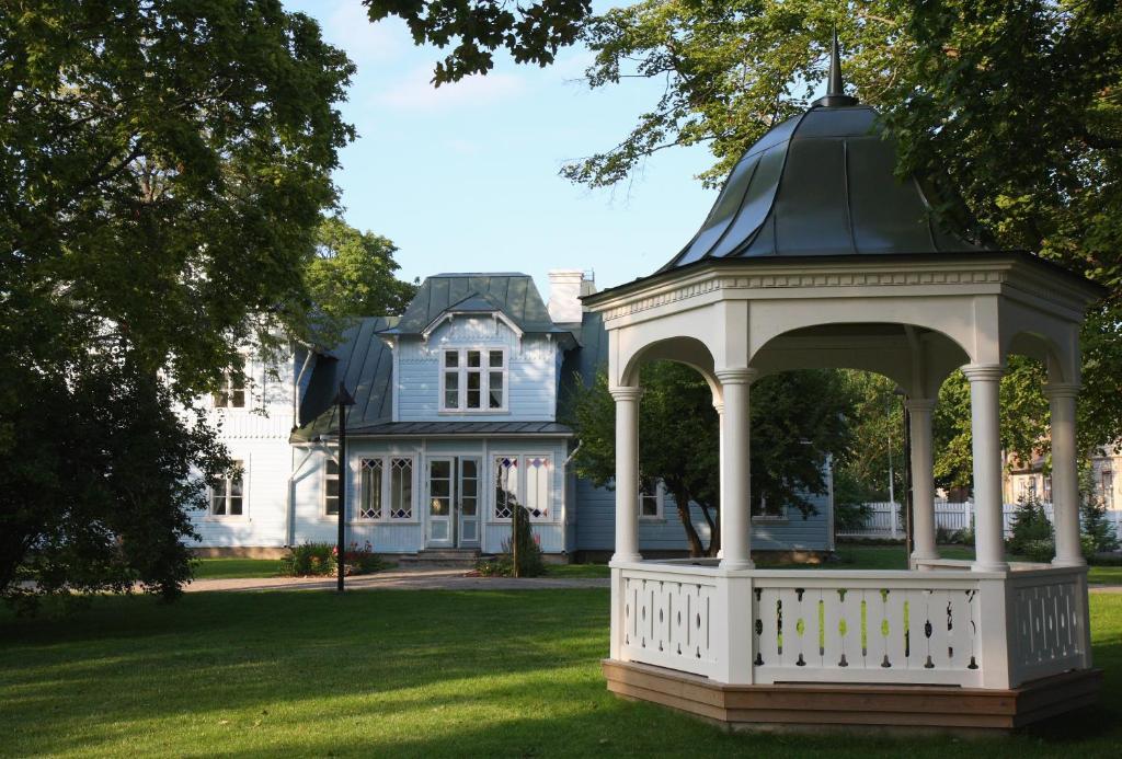 Lahe Guesthouse Haapsalu Exterior photo